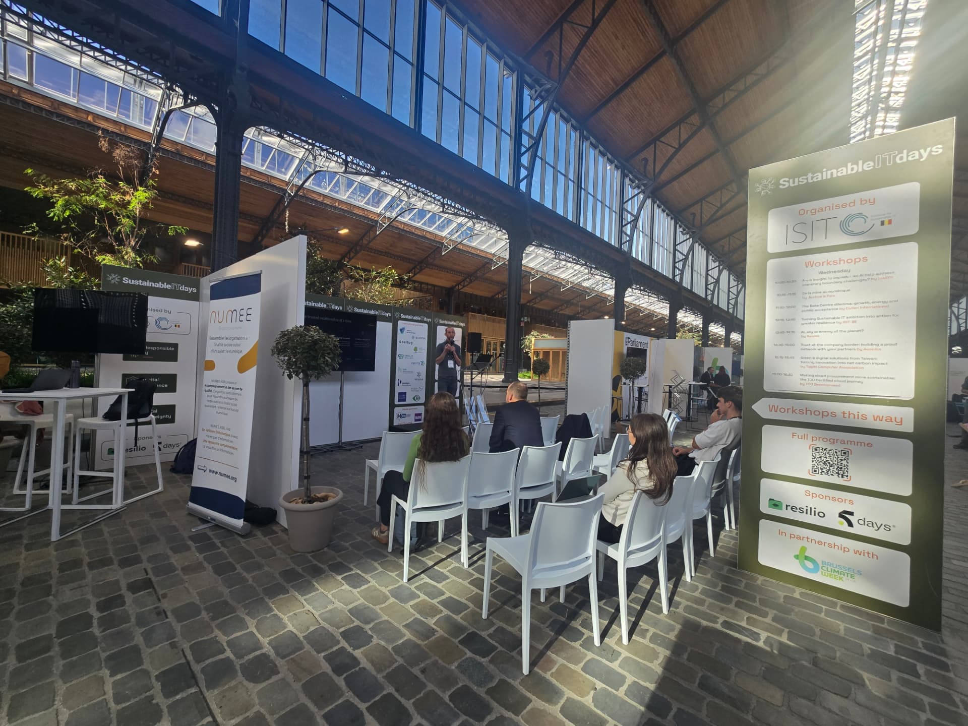 Présentation et participants dans la Gare Maritime